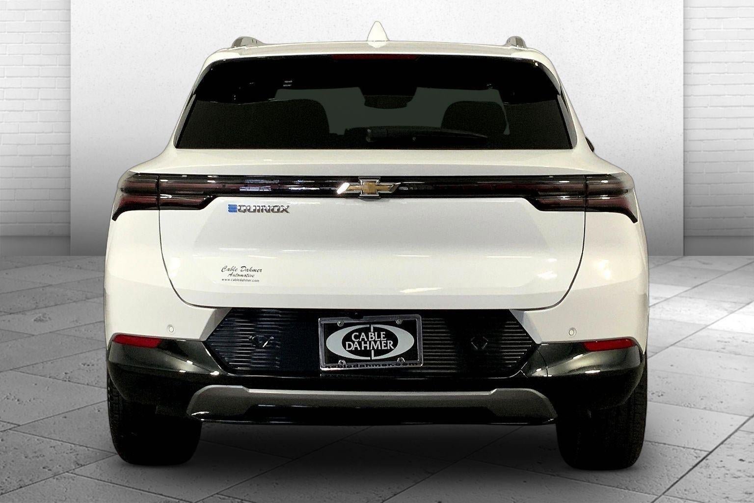 Used 2025 Chevrolet Equinox EV LT FWD image 3