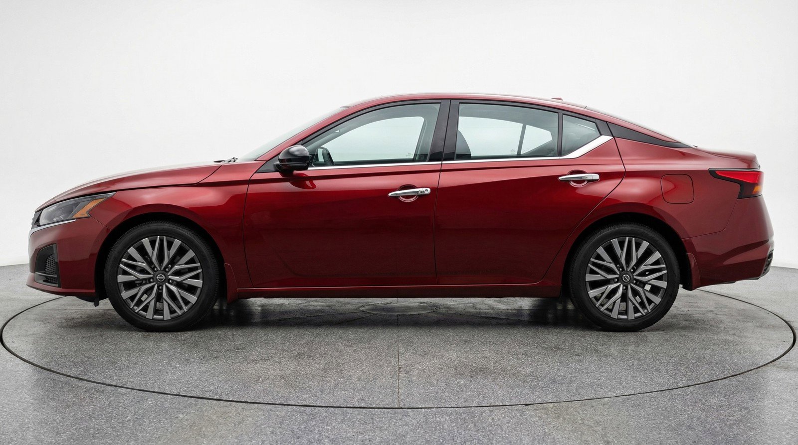 Used 2025 Nissan Altima 2.5 SV image 5