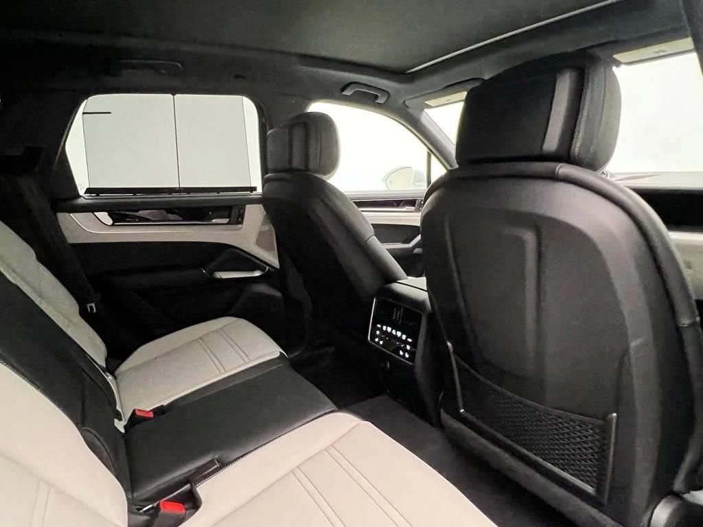 New 2026 Porsche Cayenne S AWD/4WD image 16