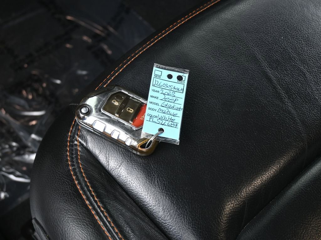 Used 2023 Jeep Gladiator Mojave image 16