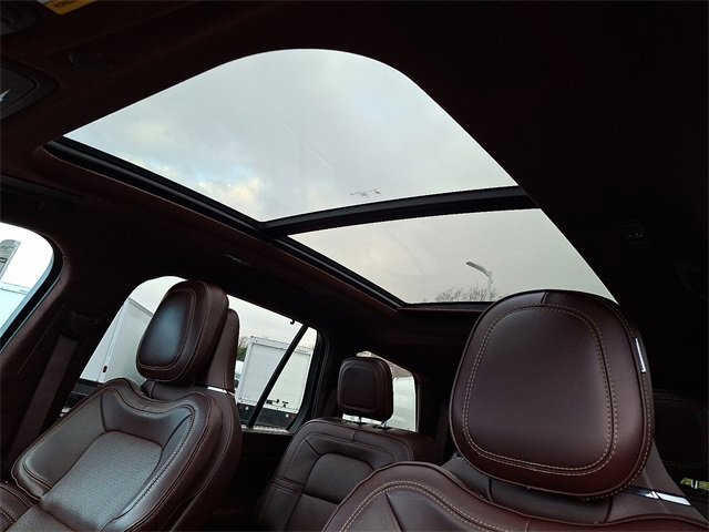 Used 2022 Lincoln Aviator Black Label w/ Class IV Trailer Tow Package image 14