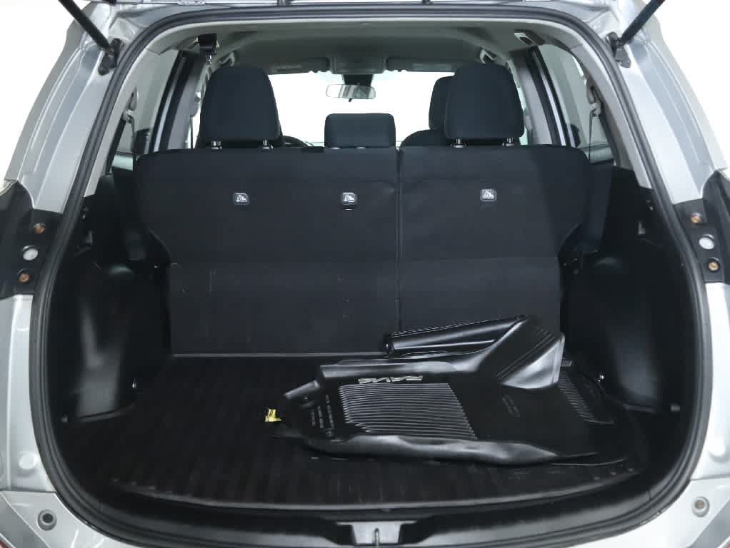 Used 2018 Toyota RAV4 LE w/ All Weather Liner Package AWD/4WD image 29
