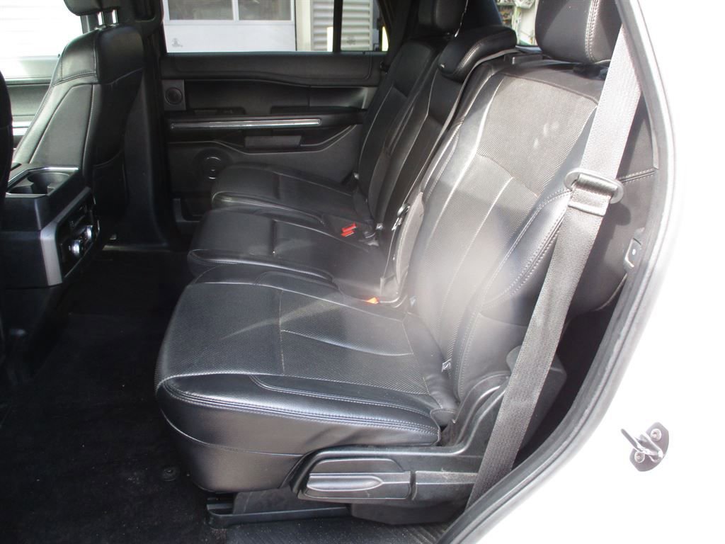 Used 2018 Ford Expedition XLT w/ Equipment Group 202A RWD image 9