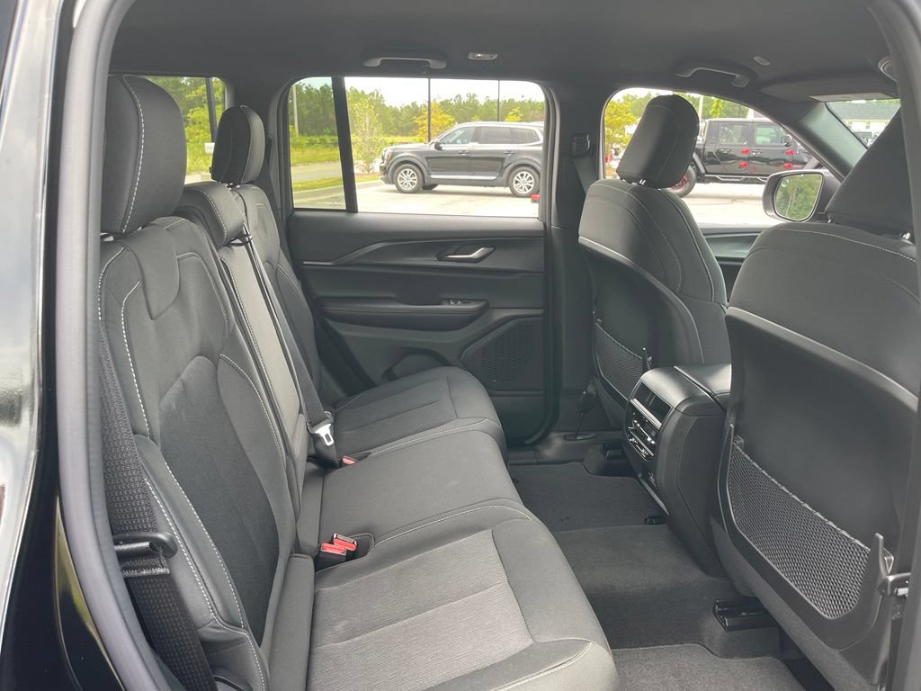 New 2026 Jeep Grand Cherokee Laredo RWD image 39