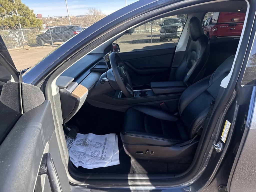 Used 2022 Tesla Model Y Long Range image 10