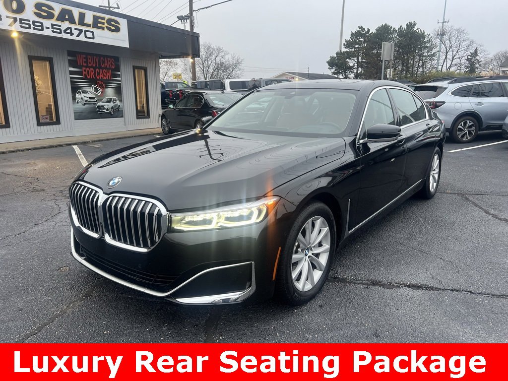 Used 2022 BMW 740i xDrive w/ Luxury Rear Seating Package image 2