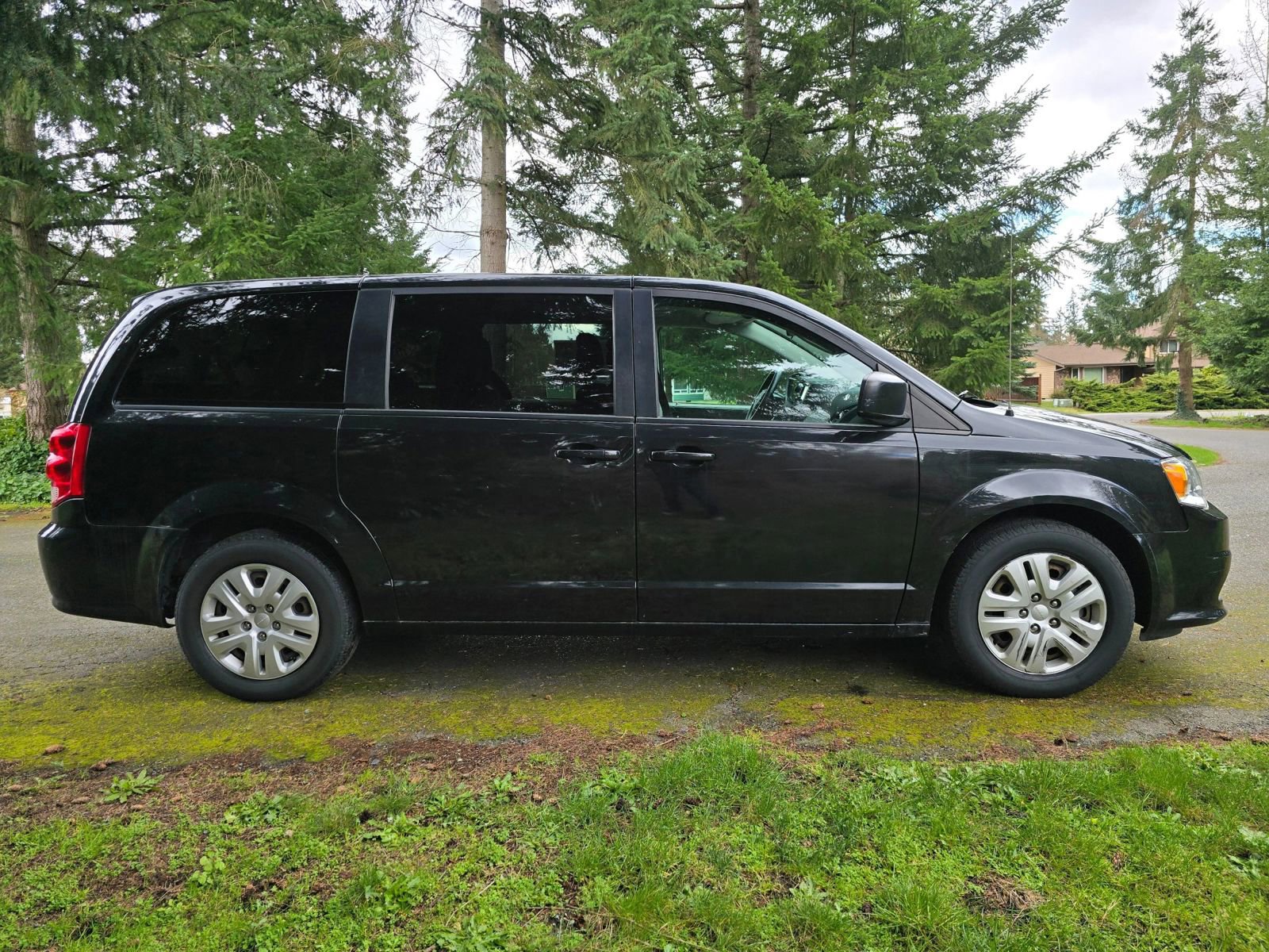 Used 2018 Dodge Grand Caravan SE image 6
