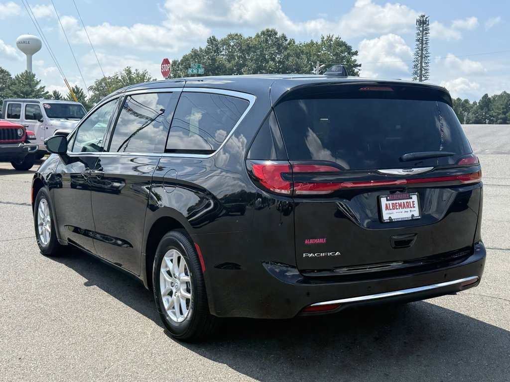 New 2026 Chrysler Pacifica Select image 7