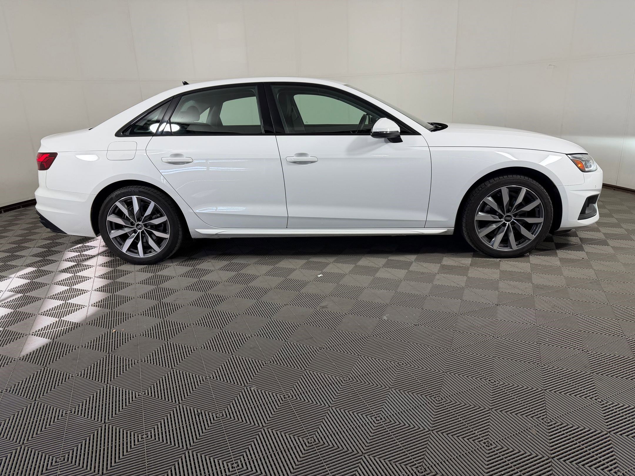 Used 2022 Audi A4 2.0T Premium Plus w/ Premium Plus Package AWD/4WD image 8