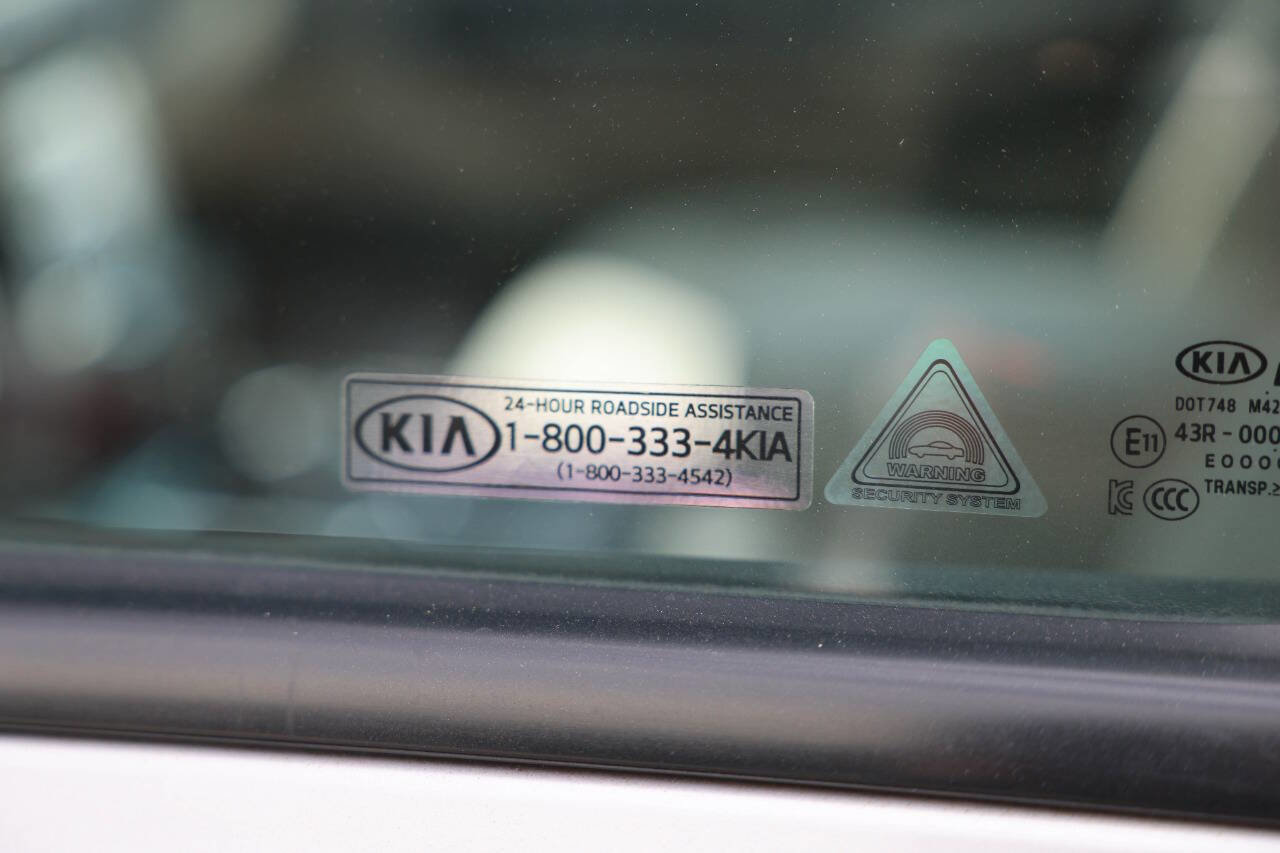 Used 2019 Kia Sedona L FWD image 35