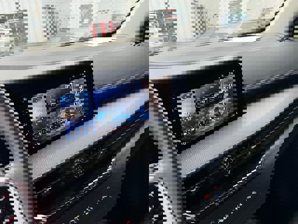 Used 2025 Nissan Murano SV image 23