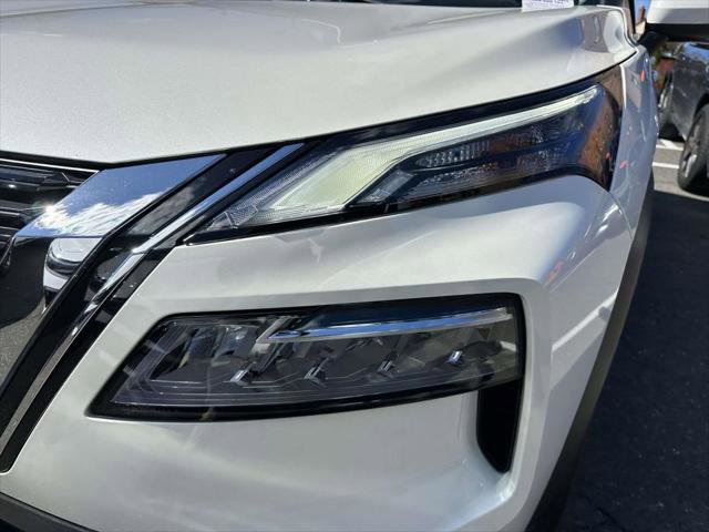 Used 2023 Nissan Rogue SV w/ SV Premium B Package image 8