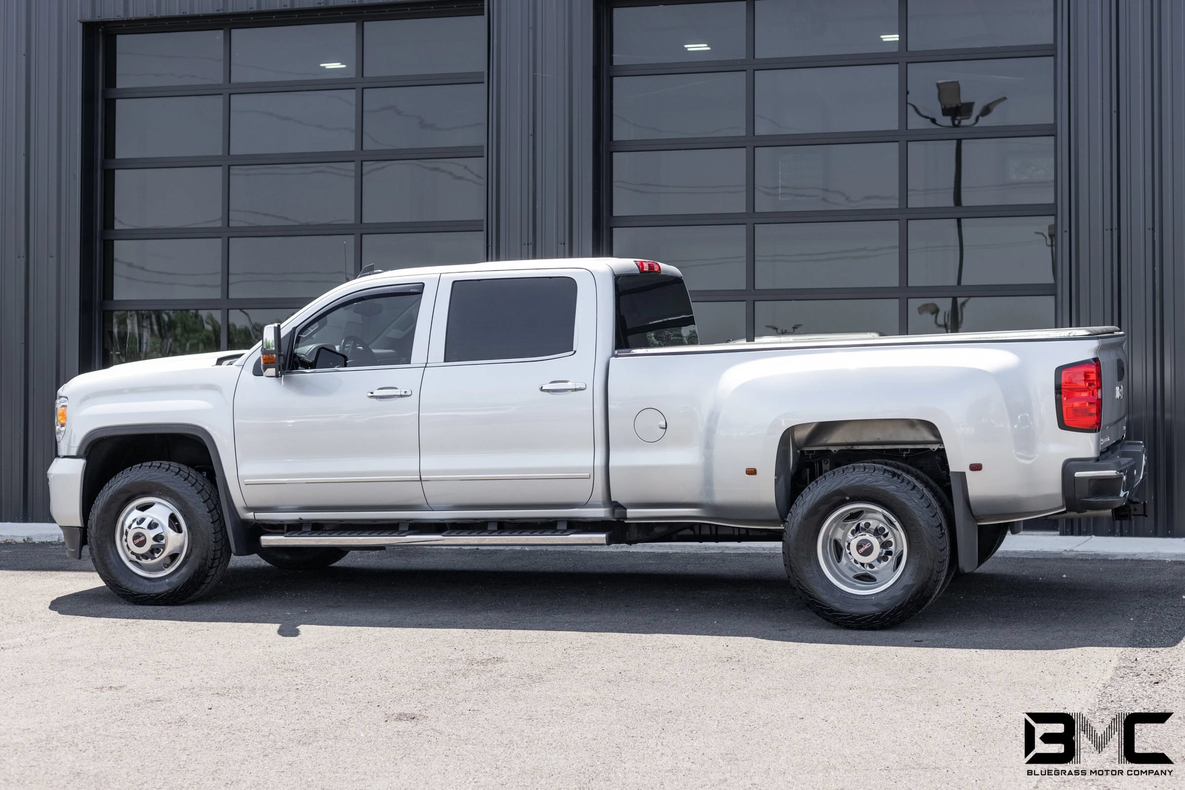 Used 2018 GMC Sierra 3500 SLT w/ Duramax Plus Package AWD/4WD image 5