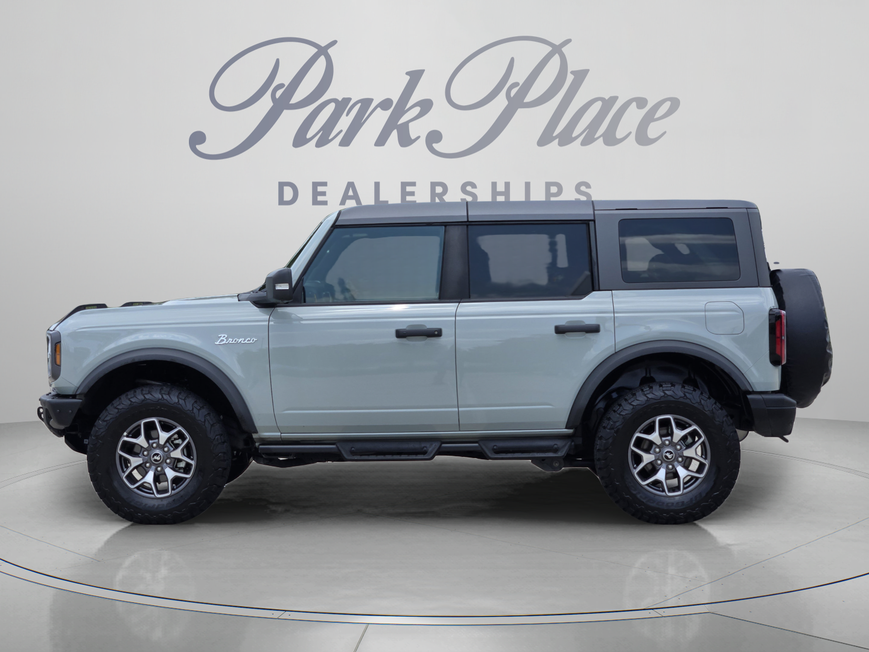 Used 2024 Ford Bronco Badlands AWD/4WD image 2