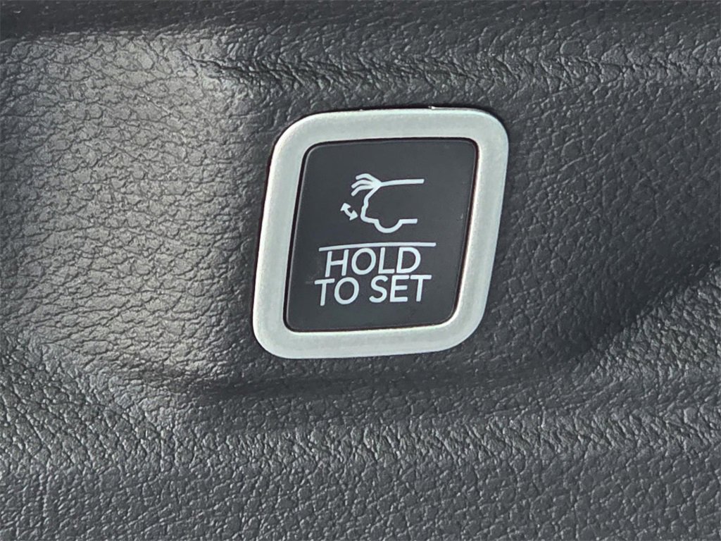 New 2025 Jeep Grand Cherokee L Altitude image 13