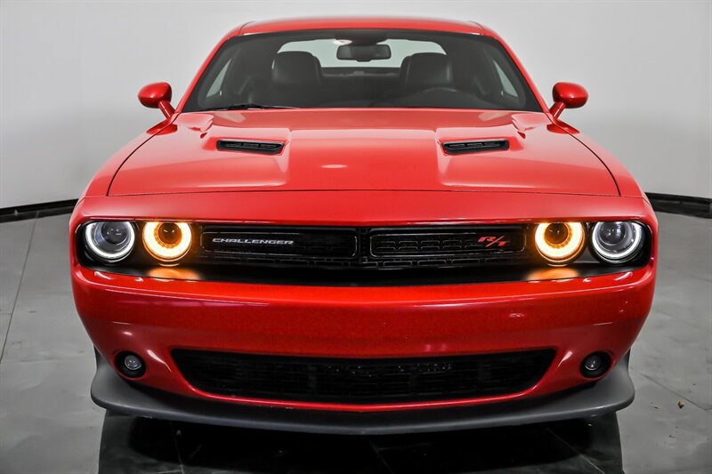 Used 2018 Dodge Challenger R/T Scat Pack w/ Leather Interior Group RWD image 4