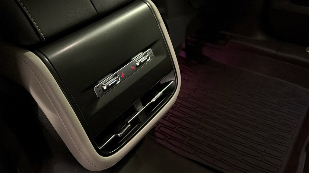 Used 2025 Lincoln Nautilus Premier w/ Equipment Group 102A image 28