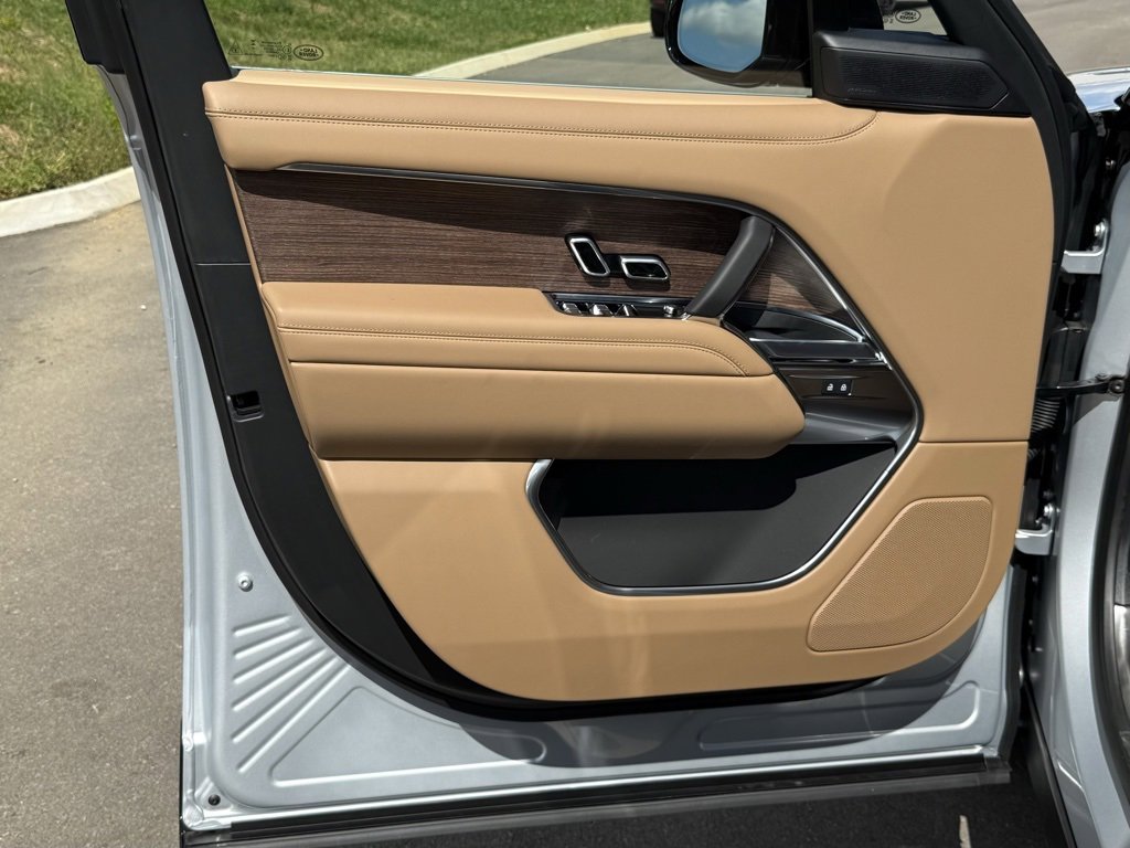 New 2025 Land Rover Range Rover SE image 14