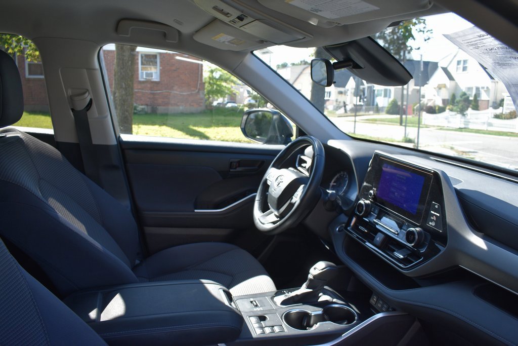 Used 2024 Toyota Highlander LE image 20