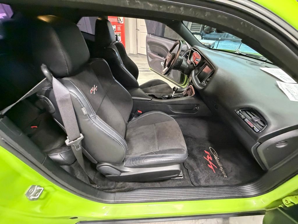 Used 2015 Dodge Challenger R/T Scat Pack w/ Scat Pack Appearance Package RWD image 38