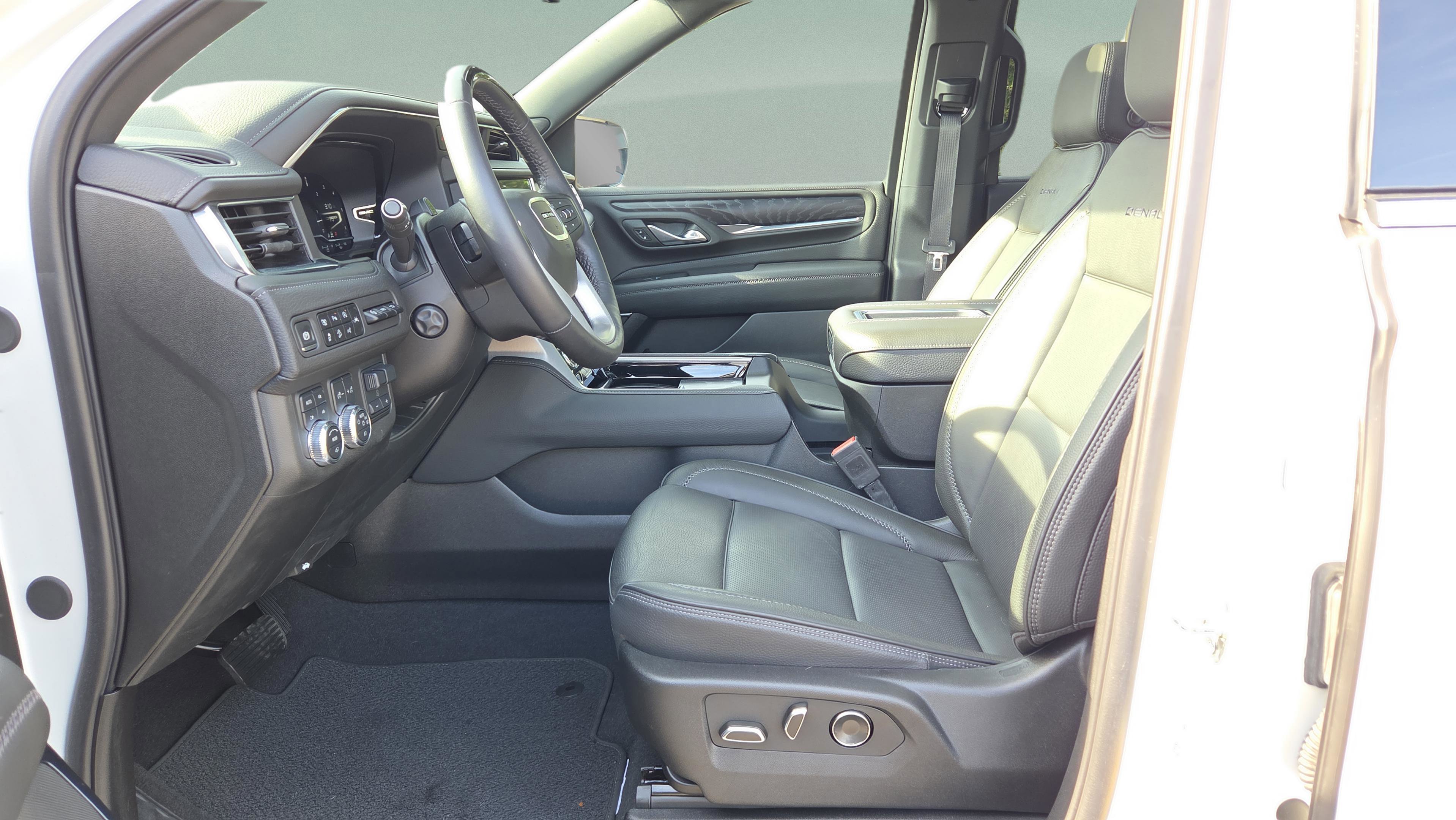 Certified 2024 GMC Yukon Denali w/ Advanced Technology Package AWD/4WD image 9