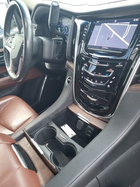 Used 2019 Cadillac Escalade Luxury AWD/4WD image 4