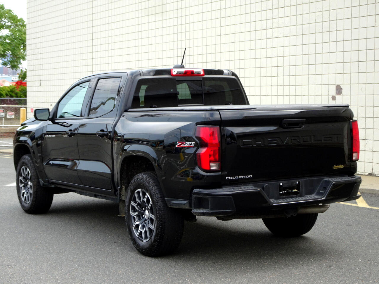 Used 2024 Chevrolet Colorado Z71 w/ Z71 Convenience Package 2 image 5