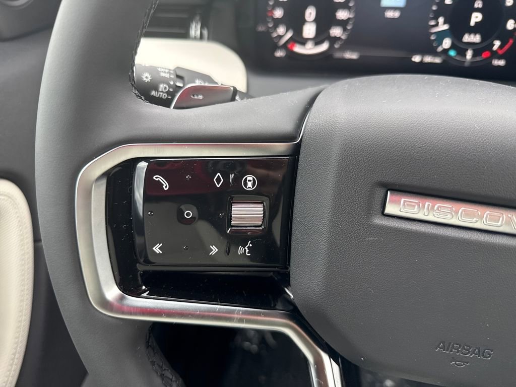 New 2025 Land Rover Discovery Sport Dynamic SE image 20