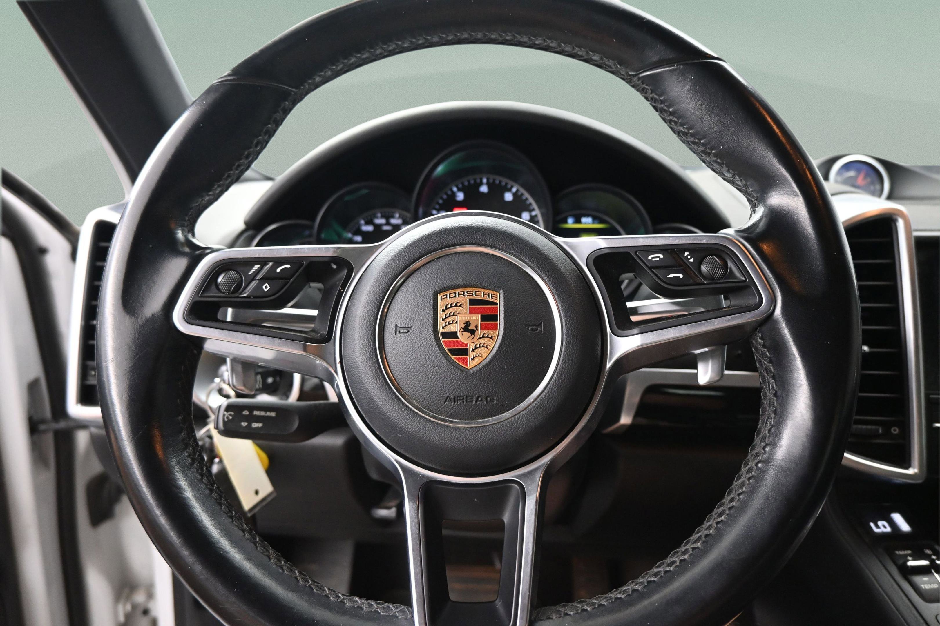 Used 2017 Porsche Cayenne Platinum Edition AWD/4WD image 26
