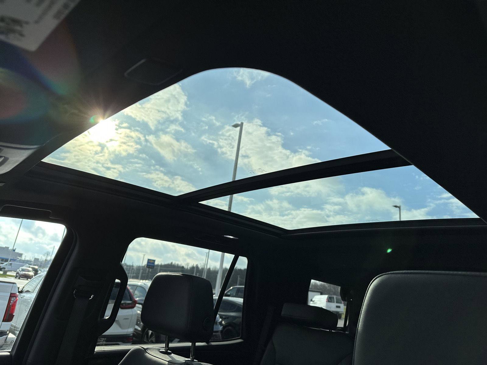 Used 2024 Chevrolet Tahoe Z71 w/ Luxury Package image 32