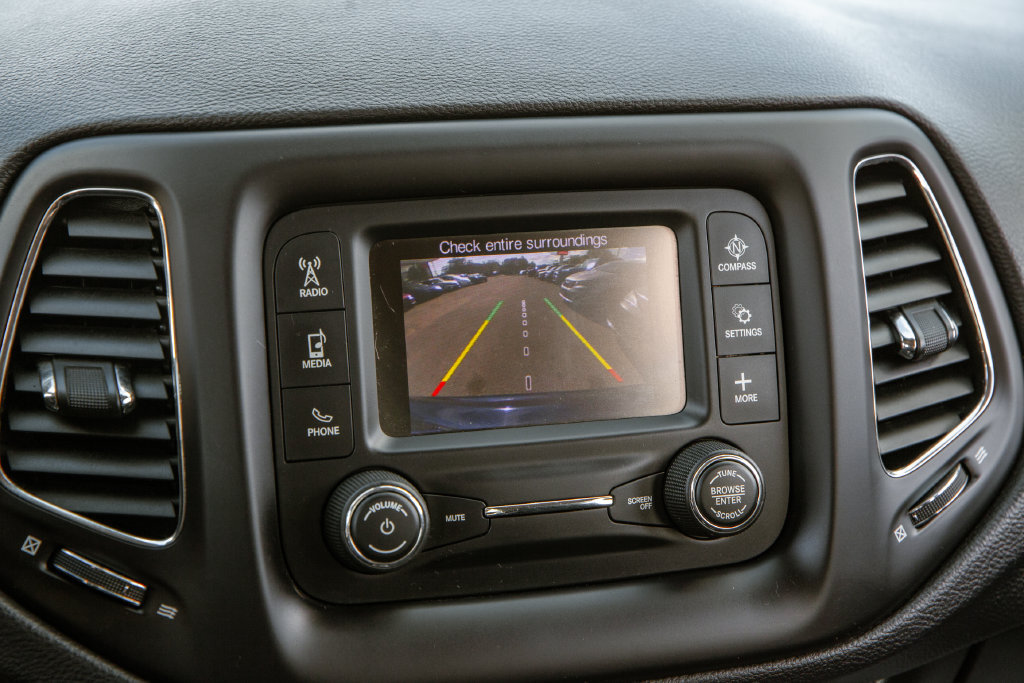 Used 2018 Jeep Compass Latitude AWD/4WD image 14