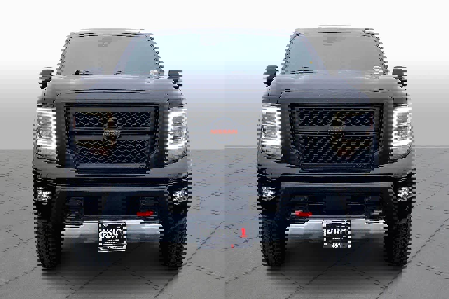 Used 2020 Nissan Titan PRO-4X w/ Pro-4x Convenience Package image 4