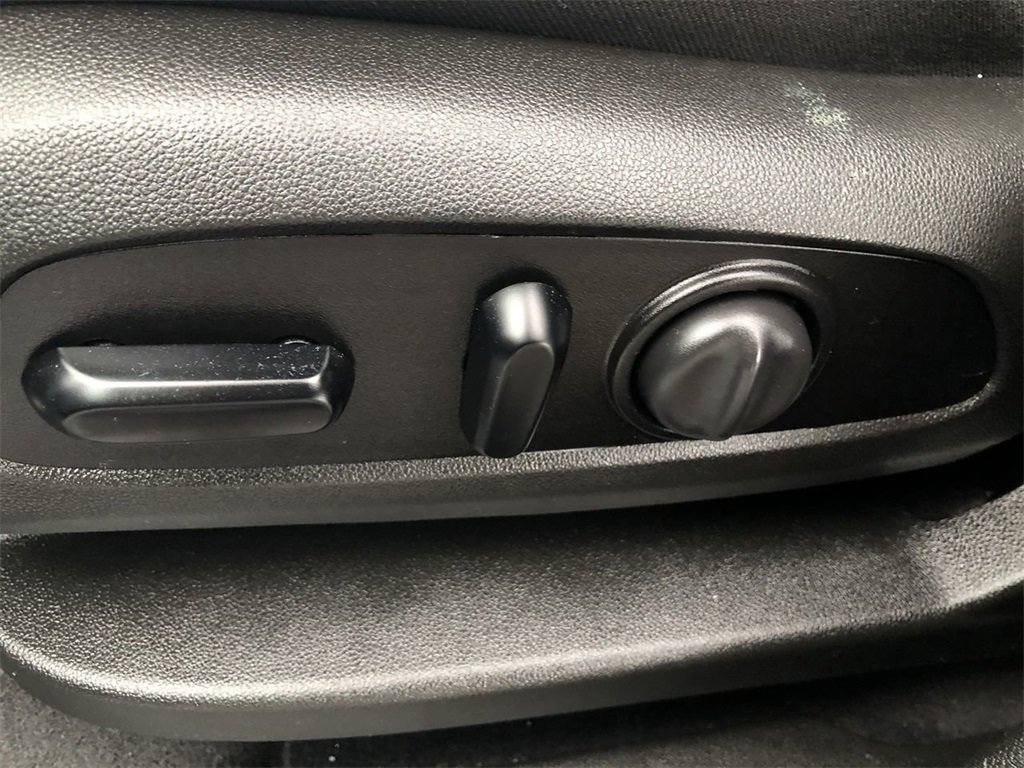 Used 2021 Chevrolet Equinox LT image 12