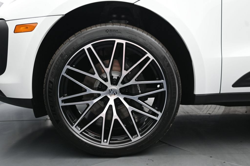 New 2026 Porsche Macan AWD/4WD image 9