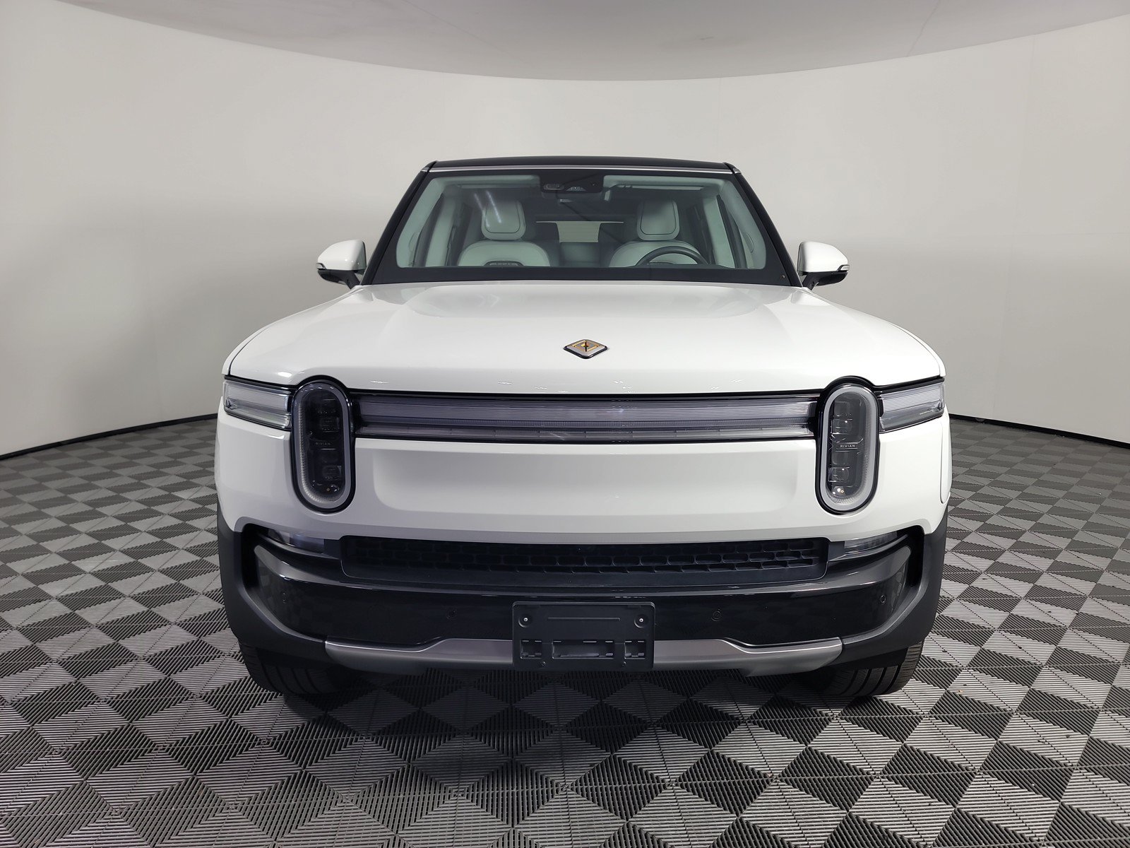 Used 2025 Rivian R1S Adventure AWD/4WD image 8