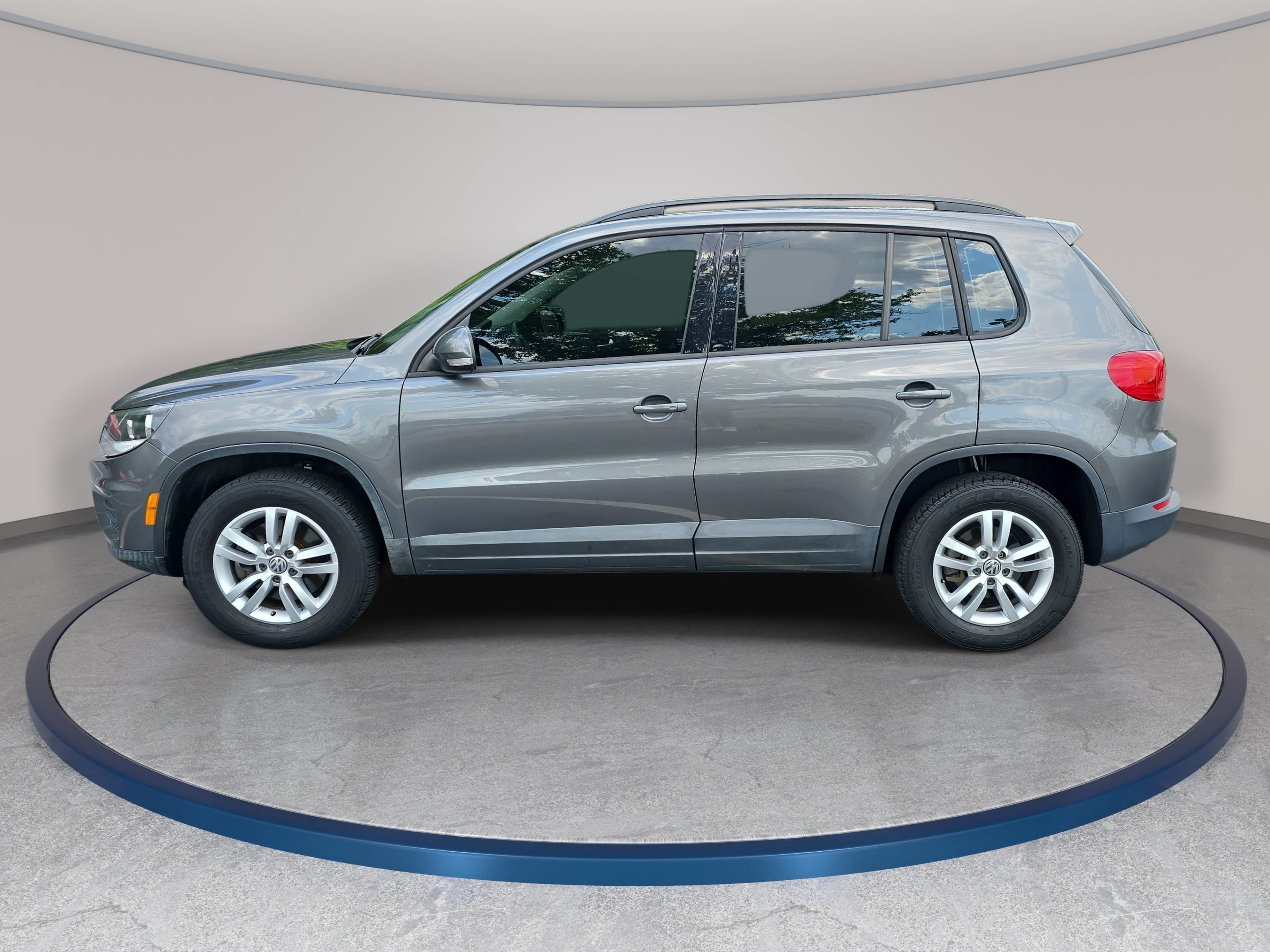 Used 2016 Volkswagen Tiguan S AWD/4WD image 8