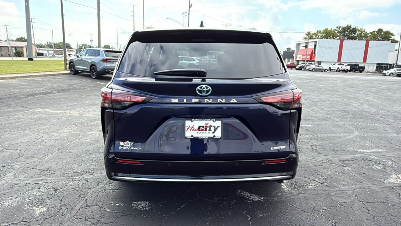 New 2025 Toyota Sienna Limited image 6