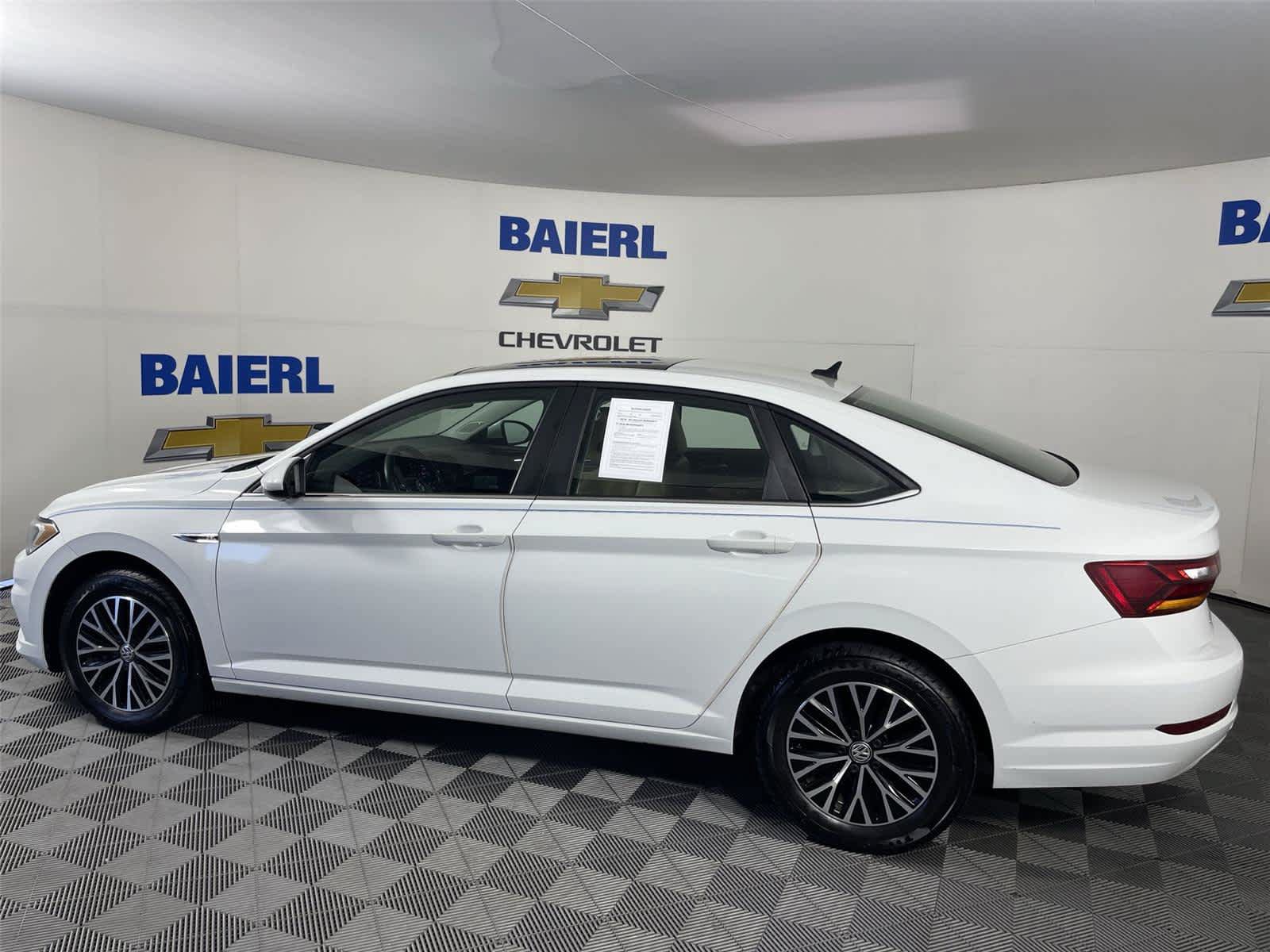 Used 2019 Volkswagen Jetta SEL w/ Cold Weather Package FWD image 2