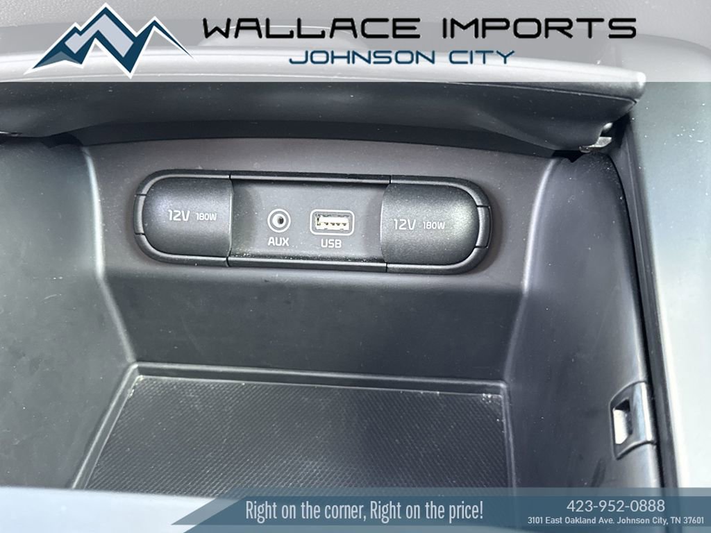 Used 2019 Kia Sorento LX w/ LX Convenience Package image 17