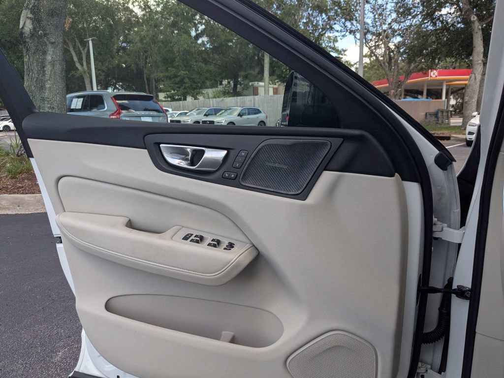 Certified 2024 Volvo XC60 B5 Ultimate w/ Protection Package Premier AWD/4WD image 34