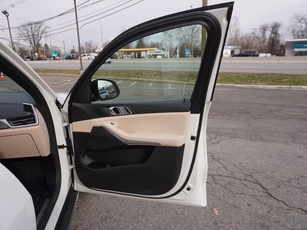 Used 2022 BMW X5 xDrive40i w/ Parking Assistance Package image 26
