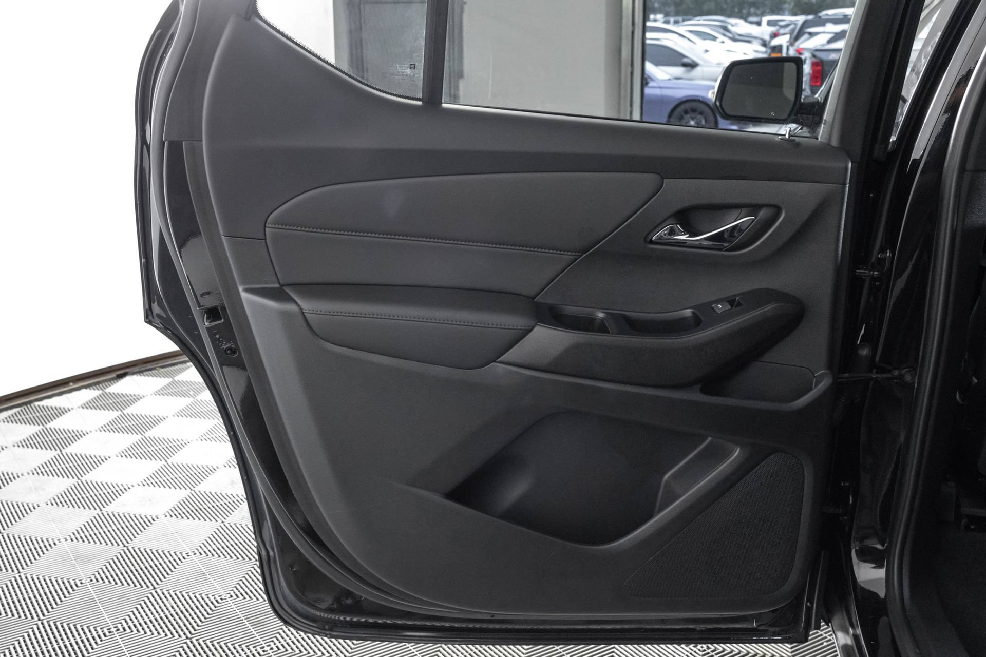 Used 2023 Chevrolet Traverse LT FWD image 35