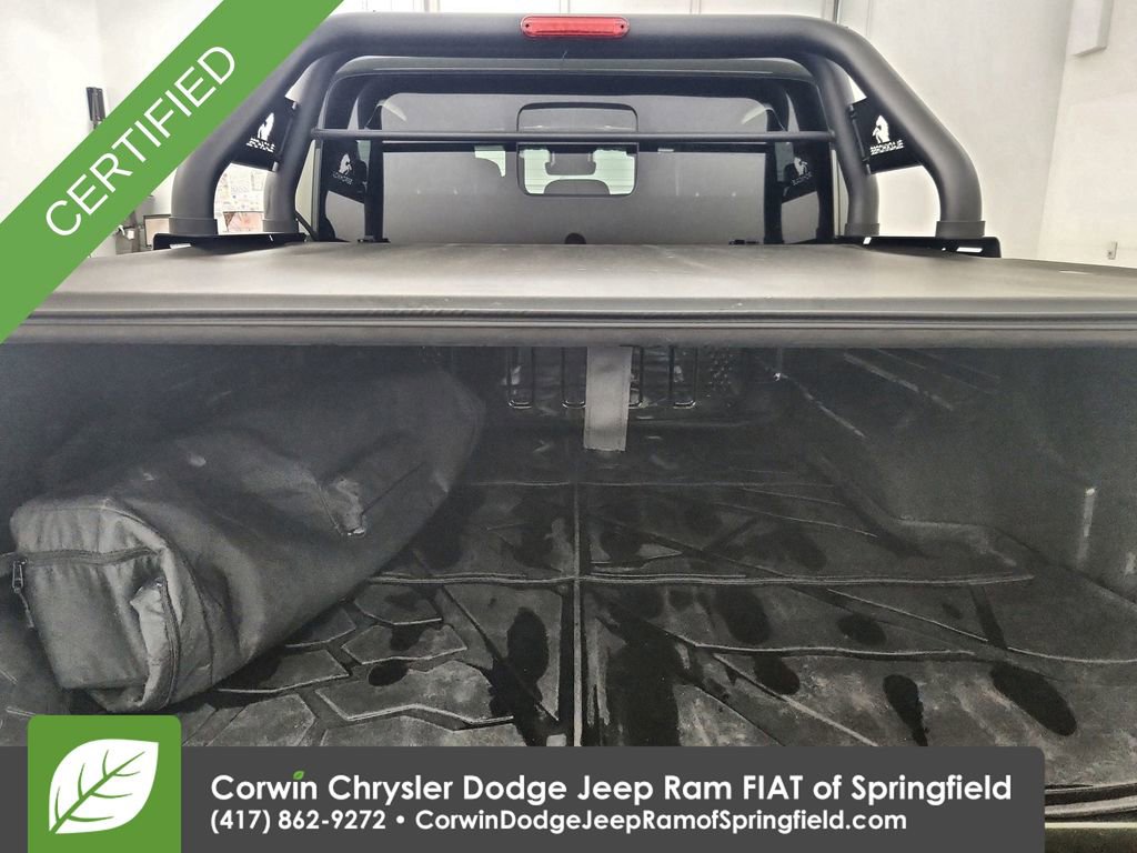 Used 2024 Jeep Gladiator Mojave AWD/4WD image 30