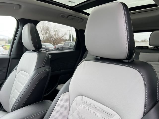 New 2024 Ford Escape SE w/ PHEV Premium Package image 14