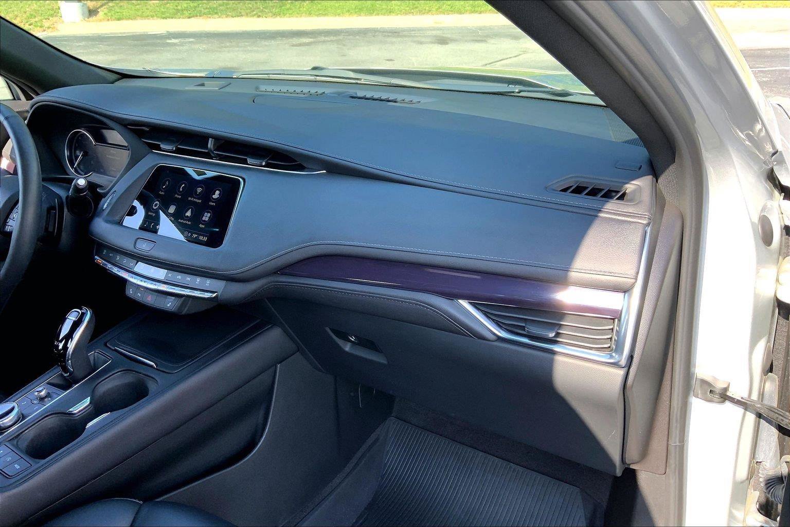 Used 2022 Cadillac XT4 Luxury w/ Cold Weather Package AWD/4WD image 14