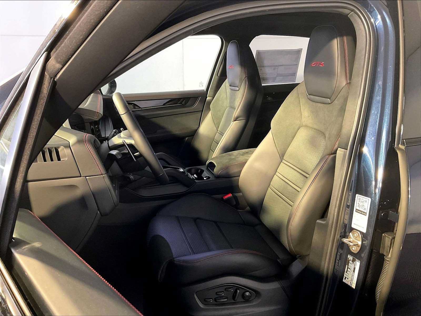 New 2026 Porsche Cayenne GTS AWD/4WD image 5