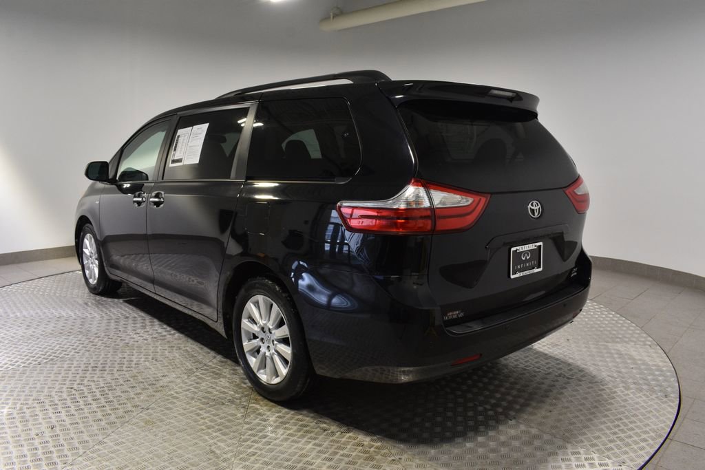 Used 2016 Toyota Sienna XLE image 5