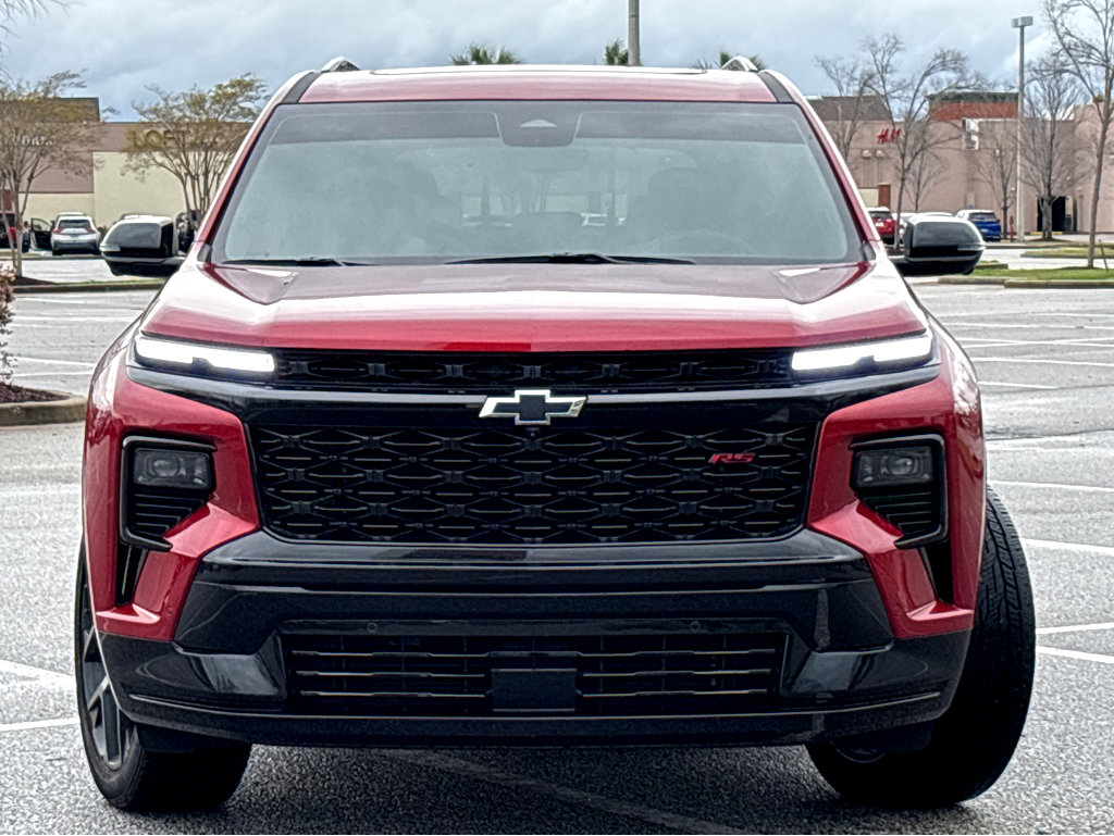Used 2025 Chevrolet Traverse RS image 2