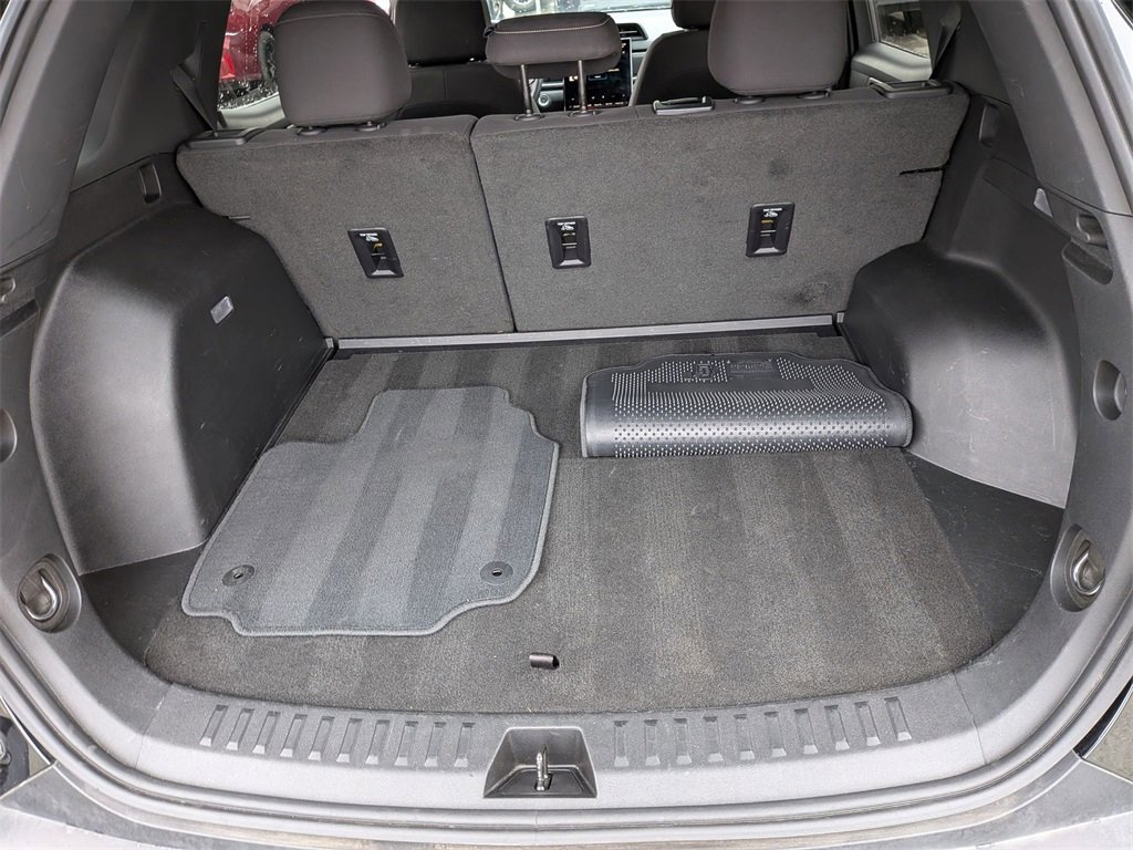 Used 2025 GMC Terrain Elevation image 27