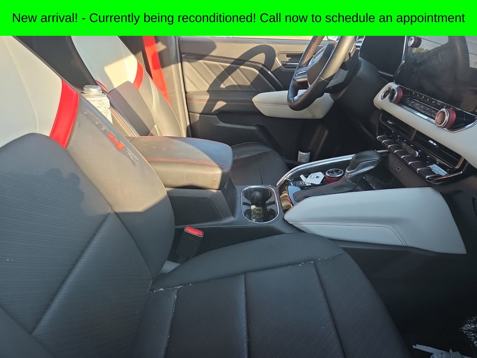 Used 2024 GMC Canyon AT4X image 9